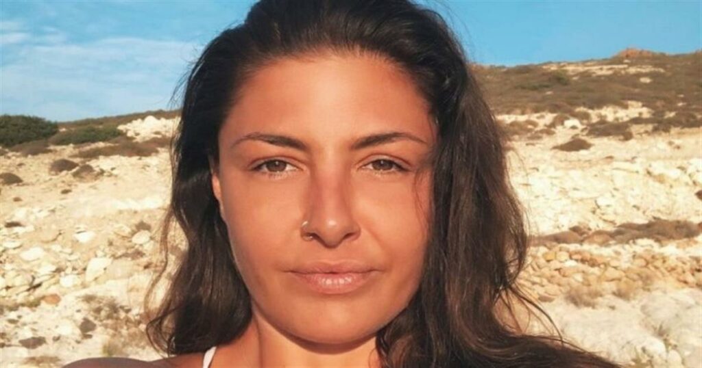 Έκτακτη μεταφορά της Έλενας Παπαρίζου σε ιδιωτικό θεραπευτήριο: Πώς είναι η υγεία της αγαπημένης τραγουδίστριας;