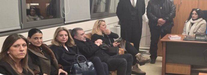 Συγκλονιστική Αποκάλυψη από τη Μαρία Καρυστιανού: Η Δυνατή Ανάρτηση από το Δικαστικό Μέγαρο Λάρισας και η Βαρυσήμαντη Καταγγελία.