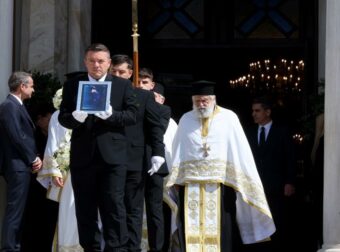 Αποχαιρετισμός στη Μαρινέλλα: Το συγκινητικό τελευταίο χειροκρότημα για τη θρυλική ερμηνεύτρια (Βίντεο).