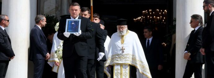 Αποχαιρετισμός στη Μαρινέλλα: Το συγκινητικό τελευταίο χειροκρότημα για τη θρυλική ερμηνεύτρια (Βίντεο).