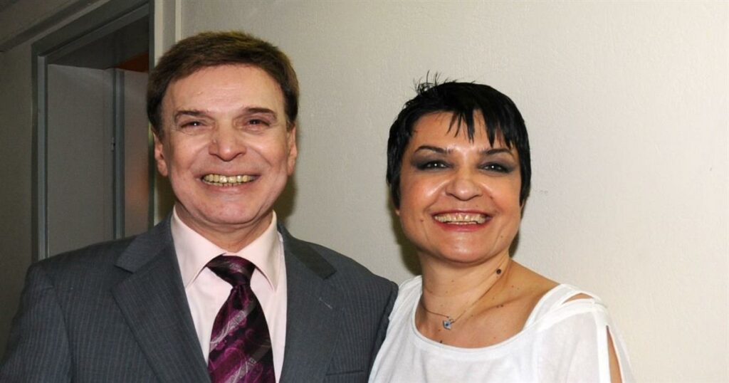 Τελετή Αποχαιρετισμού Γιώργου Μαρίνου: Αναστάτωση με το στεφάνι της Κατιάνας Μπαλανίκα στο γραφείο τελετών.