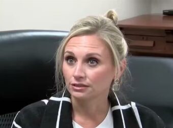 Σκάνδαλο: Δήμαρχος σε ερωτική σχέση με 16χρονο φίλο του γιου της – Καταδίκη σοκ!