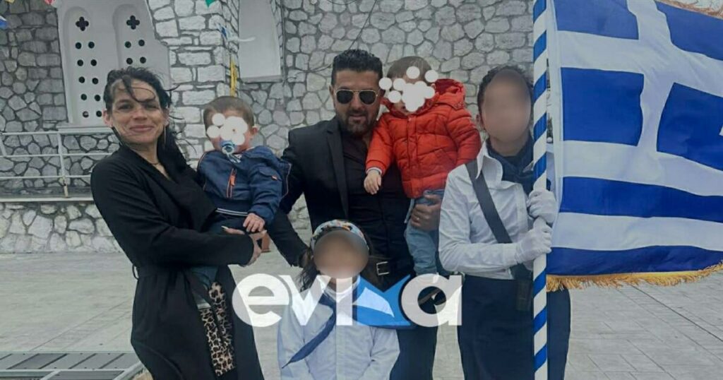 Συγκινητική Στιγμή στην Παρέλαση της 25ης Μαρτίου: Μητέρα Δακρύζει καθώς η Κόρη της Σηκώνει Περήφανα τη Σημαία (video)