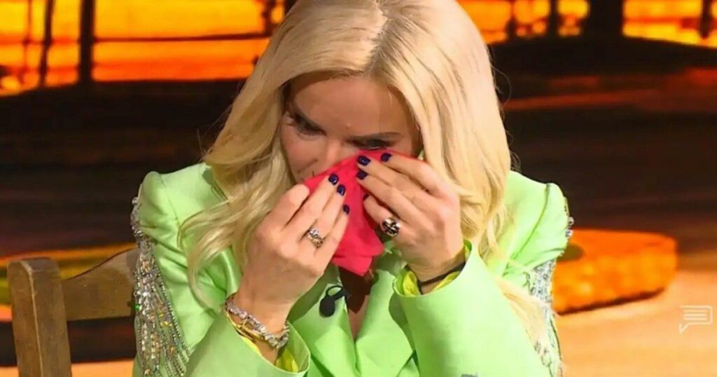 Συγκλονιστικές Στιγμές: Η Συγκίνηση της Μπεκατώρου για τον Χαμό του Πατέρα της – «Χαίρομαι που πρόλαβε να με δει επιτυχημένη».