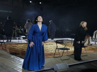 Κατερίνα Διδασκάλου: Ανατριχιαστική στιγμή στην πρεμιέρα – Αντιμέτωπη με τον σκηνοθέτη που είχε καταγγείλει στην πρώτη σειρά!