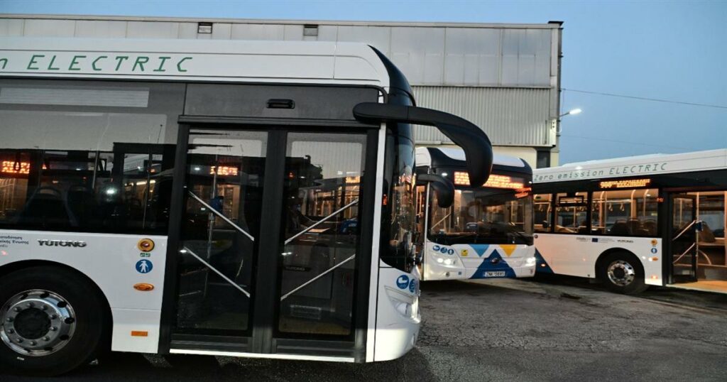 Σοκαριστικό επεισόδιο στη Γλυφάδα: 24χρονος επιτέθηκε με στιλό σε συνεπιβάτη 38 ετών σε λεωφορείο.