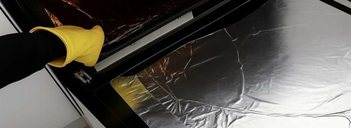 Καθαρίστε τον φούρνο σας με αλουμινόχαρτο και κάντε τον να λάμπει σαν καινούργιος!