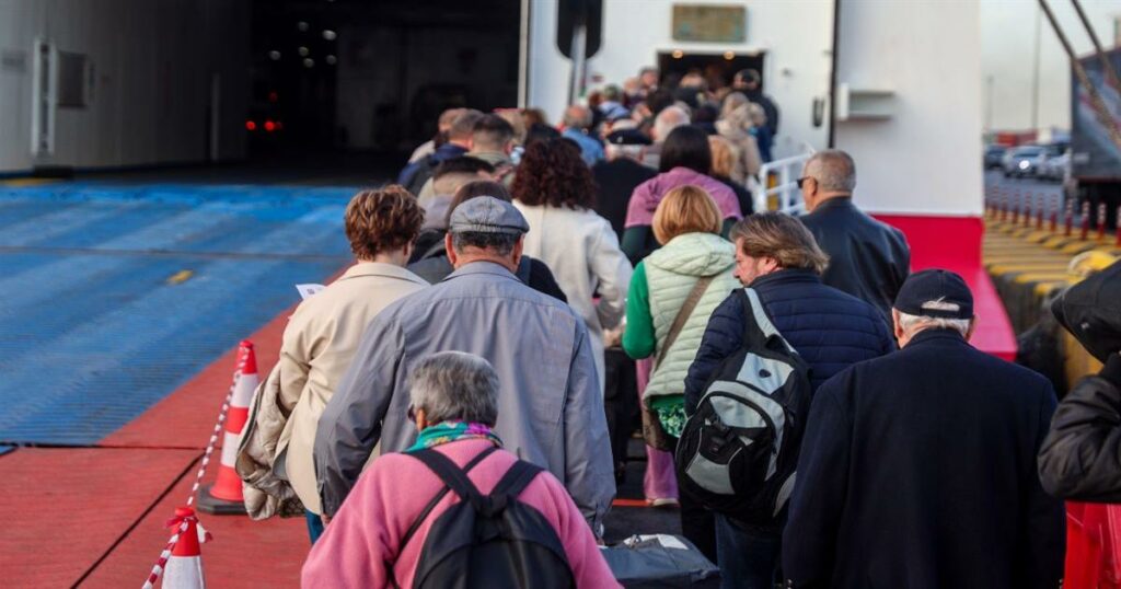 Αποδράσεις μετ’ εμποδίων: Αυξήσεις σε καύσιμα και εισιτήρια – Τι σημαίνει αυτό για το Πάσχα στο χωριό.
