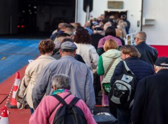 Αποδράσεις μετ’ εμποδίων: Αυξήσεις σε καύσιμα και εισιτήρια – Τι σημαίνει αυτό για το Πάσχα στο χωριό.