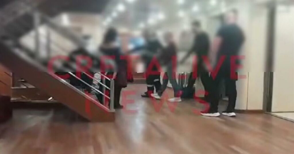 Αναστάτωση σε σχολική εκδρομή: 45χρονος εισέβαλε γυμνός σε καμπίνα πλοίου με μαθήτριες – Πανικός μεταξύ των μαθητριών (video).