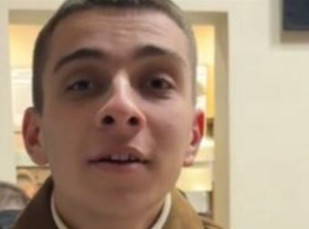 TikTok: «Ο ψάλτης που κλέβει την παράσταση με Γονίδη» (video).