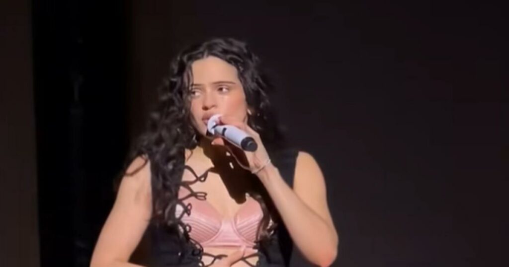 Ροσαλία: Ακύρωσε τη συναυλία της στο Μιλάνο λόγω σοβαρής τροφικής δηλητηρίασης – «Υποφέρω από πόνους» (Βίντεο)