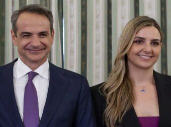 Σοφία Μητσοτάκη: Αγωγή κατά ιστοσελίδας λόγω άρθρου για την επιστροφή από Ντουμπάι – Δείτε την αντίδραση των δημοσιογράφων!