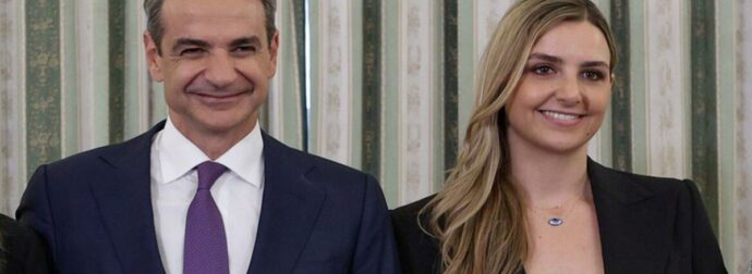 Σοφία Μητσοτάκη: Αγωγή κατά ιστοσελίδας λόγω άρθρου για την επιστροφή από Ντουμπάι – Δείτε την αντίδραση των δημοσιογράφων!