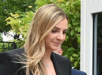 Σοφία Μητσοτάκη: Φωτογραφία με το εισιτήριο της πτήσης της – «Ας τελειώσει επιτέλους αυτή η αθλιότητα»