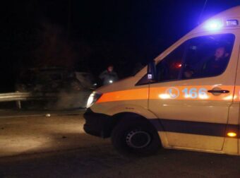 Σοκαριστικό Δυστύχημα στην Ποσειδώνος: Καραμπόλα 5 Οχημάτων με Θύμα και Τραυματίες στον Άγιο Κοσμά – Χάος και Δραματικές Σκηνές!