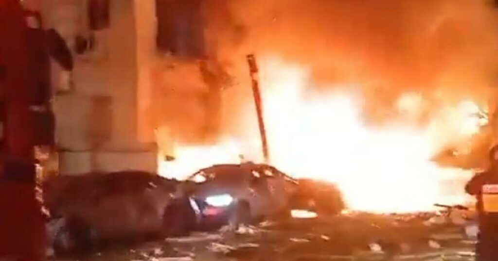 Συγκλονιστικό βίντεο: Η πτώση του ιρανικού πυραύλου στην καρδιά του Τελ Αβίβ.