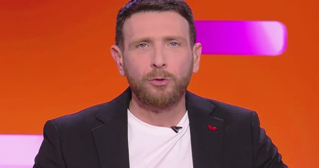 Κυριακάτικες Βραδιές Ψυχαγωγίας: Ο Θανάσης Πάτρας Υπόσχεται να Φωτίσει τα Βράδια σας!