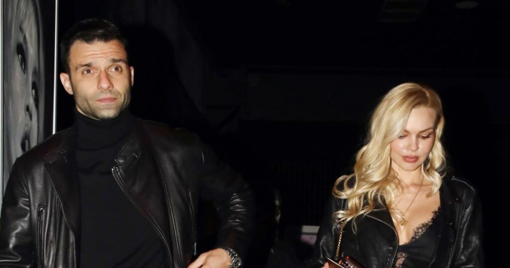 Καβούρα και Τζαβέλλας: Ερωτευμένοι και λαμπεροί σε βραδινή έξοδό τους στα μπουζούκια (Φωτογραφίες)