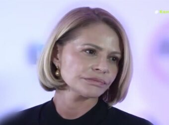 Η ενόχληση της Τζένης Μπαλατσινού: «Δεν είμαι απλά η “σύζυγος του Υπουργού” – Ανθεκτική και ανεξάρτητη»