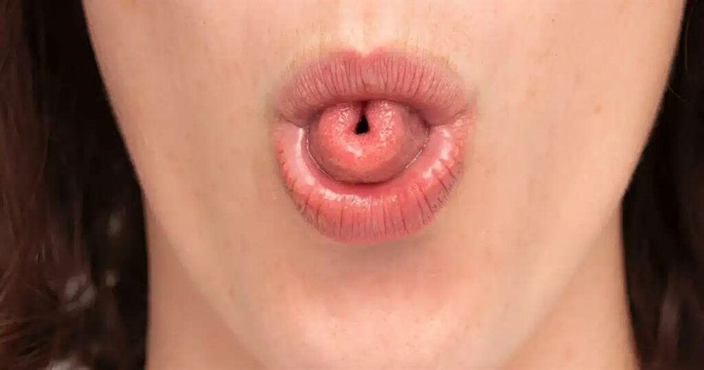 Η ψυχολογία πίσω από το ταλέντο του να διπλώνεις τη γλώσσα σου σε σχήμα «U»: Τι αποκαλύπτει για εσένα;