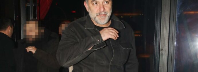 Βασίλης Μπισμπίκης: Η ζωή μου ως αδέσποτος στην Αθήνα – Από την αλητεία και τις ουσίες, στη δημιουργία.
