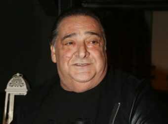 Αποκαλύφθηκε το νέο ακυκλοφόρητο τραγούδι του Βασίλη Καρρά: Ανατριχιαστική επιστροφή 2,5 χρόνια μετά τον θάνατό του (Βίντεο).