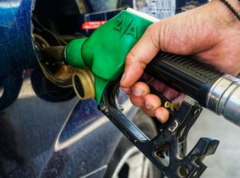 Καύσιμο στην τσέπη: Πόσα εξοικονομείτε σε κάθε γέμισμα με το fuel pass!