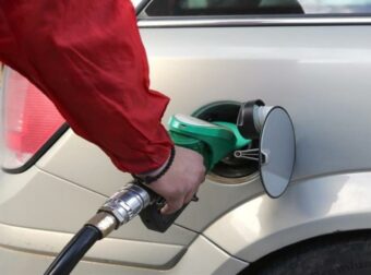 Πανικός στα βενζινάδικα από νωρίς: Φόβοι για αυξήσεις τιμών και έλλειψη αμόλυβδης, προειδοποιεί η Ένωση Βενζινοπωλών.