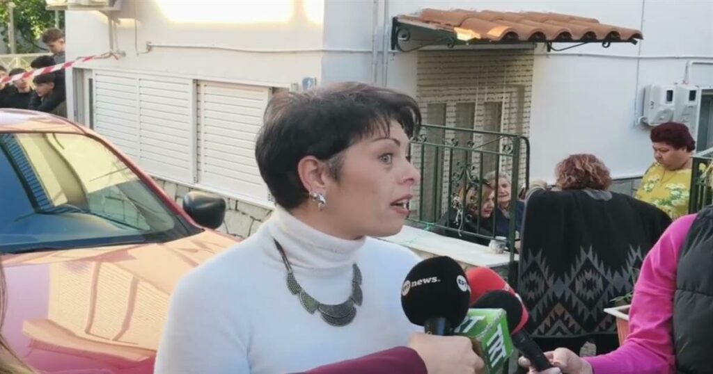 Τραγικός Εφιάλτης: Μητέρα και Κόρη Ζητούν Βοήθεια Ενώ Τυλίγονται στις Φλόγες – «Την Είδα να Καίγεται στην Αυλή» (video)