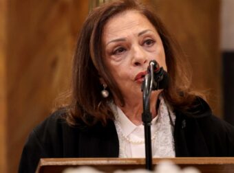 Η Χαρούλα Αλεξίου αποχαιρετά με δάκρυα τη Μαρινέλλα: «Μας άφησες χωρίς την φωνή σου».