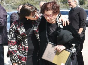 Συγκινητικό «αντίο» στη Ριτσώνα για τον Χρήστο Βαλαβανίδη – Συντετριμμένη η σύζυγός του (Δείτε Φωτογραφίες)