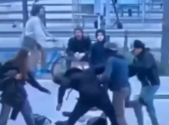 Νεαρός υπερασπιστής κοπέλας πέφτει θύμα βίαιης επίθεσης – Δείτε το σοκαριστικό βίντεο!
