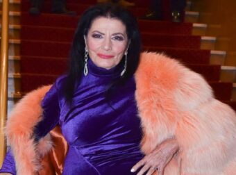 Αποκαλύψεις για τη Ζωζώ Σαπουντζάκη: «Όταν η αυλαία τελικά πέφτει, η άγνοια για την απώλεια του αγαπημένου της»