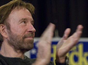 Ο Τσακ Νόρις: Ο θρύλος που απλά πήρε ρεπό! Τα κορυφαία ανέκδοτα για τον αθάνατο ηθοποιό.