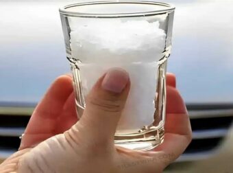 Ρίξτε Αλάτι στο Αυτοκίνητό σας: Το Έξυπνο Κόλπο που Συνιστά ένας Αστυνομικός!