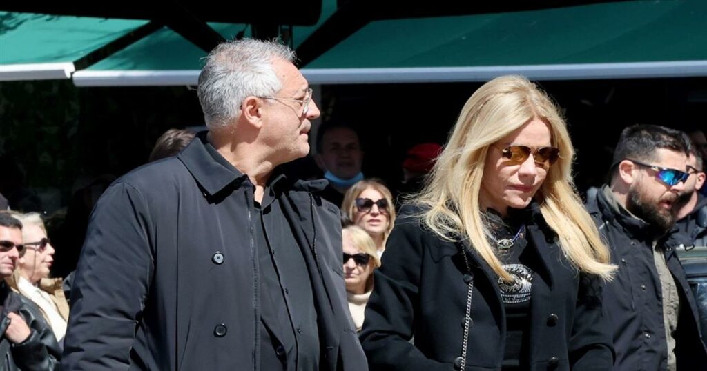 Αναστάτωση στην Μητρόπολη Αθηνών: Η εντυπωσιακή εμφάνιση της Μαριάννας Λάτση στην κηδεία της Μαρινέλλας που πυροδότησε σχόλια.