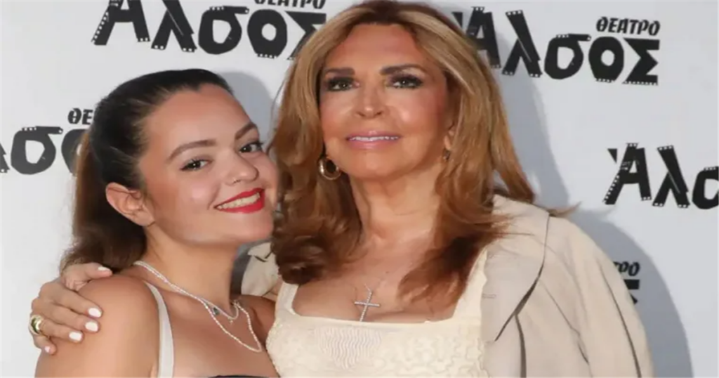 Μιμή Ντενίση: Εντυπωσιακό Πάσχα στο Εξοχικό με τη Μαριτίνα – Ο Μαγευτικός Κήπος, η Λαμπερή Πισίνα και το Στυλάτο Τραπέζι που Μάγεψαν!