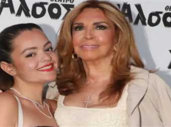 Μιμή Ντενίση: Εντυπωσιακό Πάσχα στο Εξοχικό με τη Μαριτίνα – Ο Μαγευτικός Κήπος, η Λαμπερή Πισίνα και το Στυλάτο Τραπέζι που Μάγεψαν!