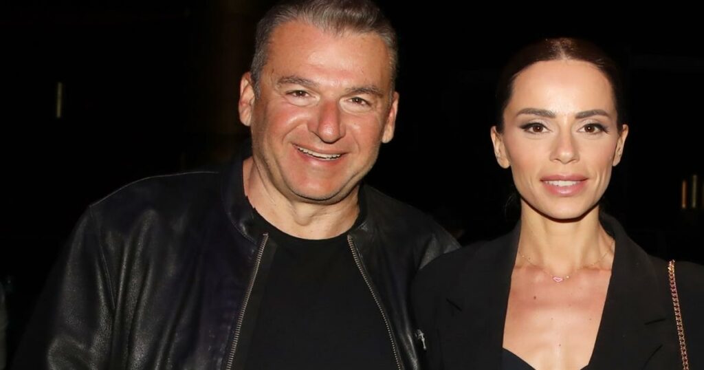 Λιάγκας-Αντωνά: Ήρεμες στιγμές στην Ανάσταση – Η συγκινητική δέηση της Μαρίας στην Παναγία Τήνου για ένα παιδί.