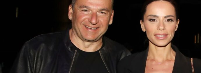 Λιάγκας-Αντωνά: Ήρεμες στιγμές στην Ανάσταση – Η συγκινητική δέηση της Μαρίας στην Παναγία Τήνου για ένα παιδί.