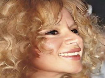 Η μυστική τεχνική της Αλίκης Βουγιουκλάκη για ακαταμάχητη αναπνοή: Πώς το άρωμα έκανε το στόμα της να μοσχοβολά.