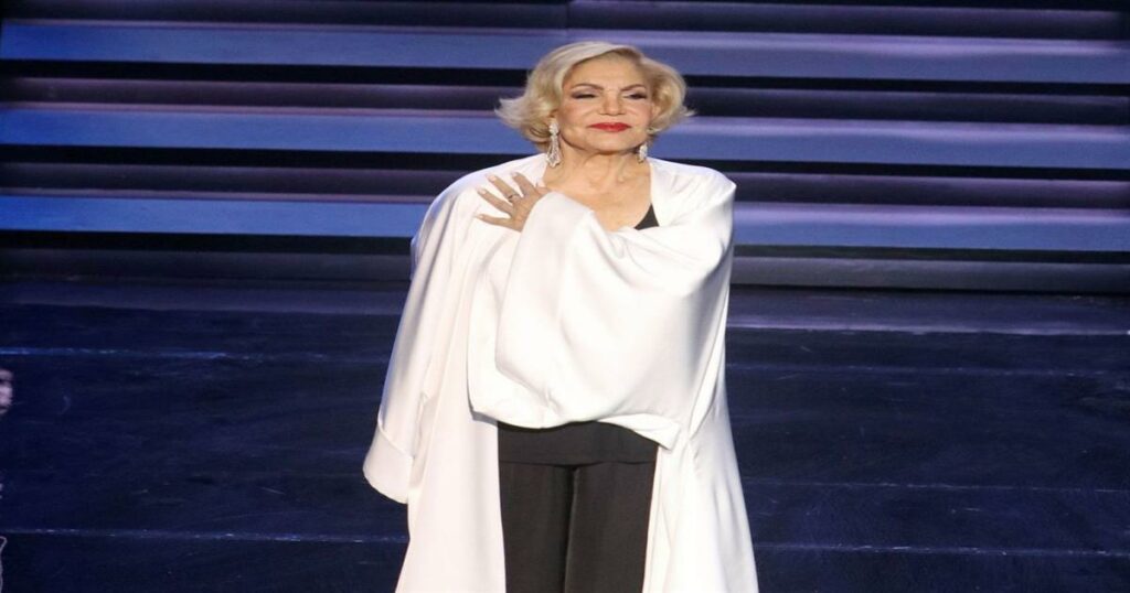 Μαρινέλλα: Δείτε πώς διαμορφώθηκε ο τάφος της μία μέρα μετά την κηδεία.