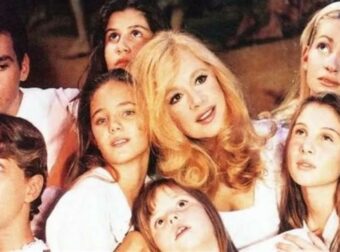 Αποκάλυψη: Συγκλονιστική φωτογραφία της Αλίκης 30 χρόνια μετά τον θάνατό της – Βουρκωμένη στα παρασκήνια της τελευταίας της παράστασης!