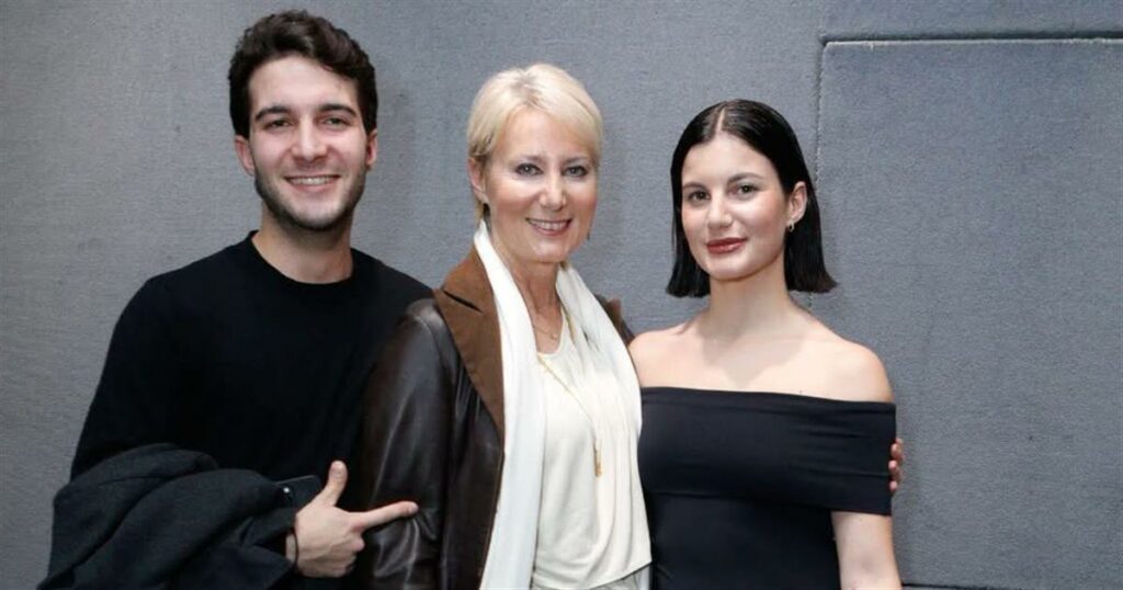 Έκπληξη γενεθλίων για τη Νατάσα Παζαΐτη: Η συγκινητική κίνηση της 23χρονης κόρης της, Αλίκης.