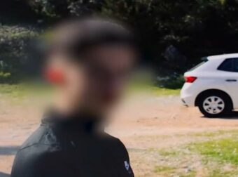 ΑΡΧΑΙΑ ΤΡΑΓΩΔΙΑ ΕΝ ΖΩΗ: «ΕΠΙΘΥΜΩ ΝΑ ΣΥΝΑΝΤΗΣΩ ΞΑΝΑ ΤΟΝ ΑΔΕΛΦΟ ΜΟΥ, ΝΑ ΜΟΙΡΑΣΤΩ ΑΥΤΑ ΠΟΥ ΔΕΝ ΕΧΩ ΠΡΟΛΑΒΕΙ» – ΣΥΓΚΛΟΝΙΣΜΟΣ ΓΙΑ ΤΟΝ 15ΧΡΟΝΟ.