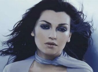 «Αρνείται να τραγουδήσει τον τολμηρό στίχο: Η μεγάλη επιτυχία της Καίτης Γαρμπή που την προκαλεί εδώ και 25 χρόνια»