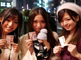 “Γιατί οι Ιάπωνες καθυστερούν να κάνουν το πρώτο τους βήμα στις σχέσεις μέχρι τα 35;”