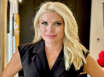 Αποκάλυψη καλοκαιρινού στυλ: Η Μενεγάκη λανσάρει το πιο εκθαμβωτικό πεντικιούρ με τα πρώτα πέδιλα της σεζόν και όλοι ζηλεύουν το χρώμα που διάλεξε!