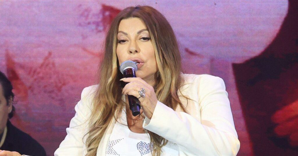 Retro TV: Ποια Ελληνίδα παρουσιάστρια έχει χαρακτηριστεί ως “πατσαβούρα” από την Άντζελα Δημητρίου;